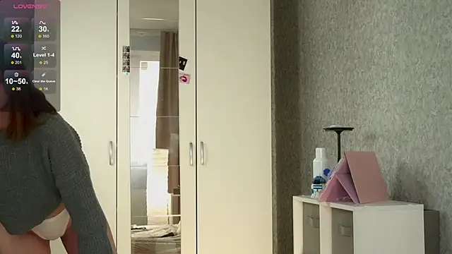 MiaSkyKiss online show from April 14, 2026, 3:50 pm