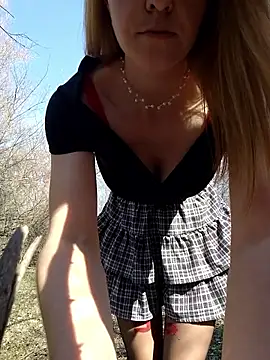 Snapshot of YOOUR_EVAA chatting on April 1, 2026, 8:59 am YOOUR EVAA online show from April 1, 2026, 8:59 am