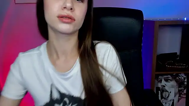 Snapshot of LuxMaya chatting on February 12, 2026, 8:14 am LuxMaya online show from February 12, 2026, 8:14 am