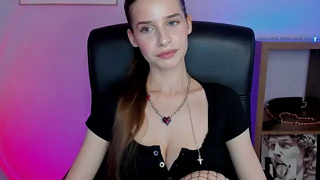 Snapshot of LuxMaya chatting on October 29, 2025, 7:29 am LuxMaya online show from October 29, 2025, 7:29 am