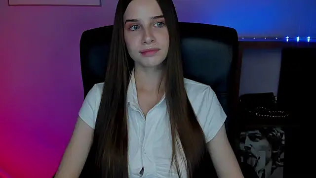 Snapshot of LuxMaya chatting on December 22, 2025, 7:41 am LuxMaya online show from December 22, 2025, 7:41 am