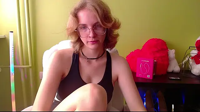Snapshot of juicyPenny chatting on June 27, 2026, 6:52 am juicyPenny online show from June 27, 2026, 6:52 am