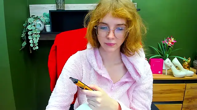 juicyPenny online show from October 31, 2025, 7:27 am