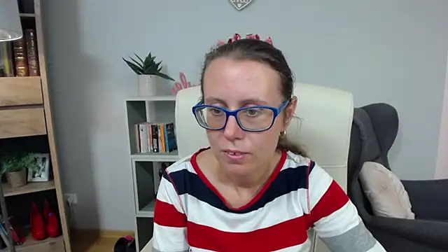 Snapshot of sweetxLizzy chatting on July 6, 2026, 4:30 am sweetxLizzy online show from July 6, 2026, 4:30 am