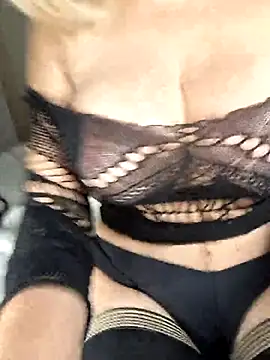 milfevapeccato online show from November 29, 2025, 3:28 am