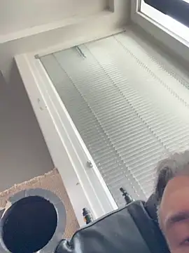 Snapshot of radeczek001 chatting on December 17, 2025, 1:05 pm radeczek001 online show from December 17, 2025, 1:05 pm