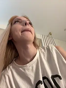 Snapshot of olivia_soft chatting on April 18, 2026, 1:24 pm olivia soft online show from April 18, 2026, 1:24 pm