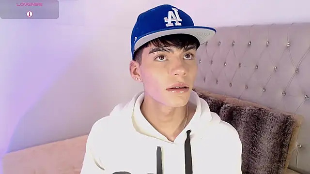 Dulcey  online show from October 6, 2025, 7:09 am