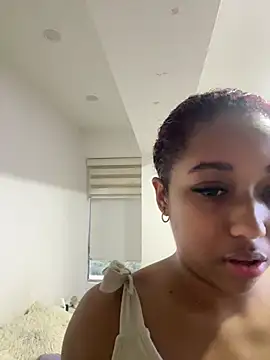 Snapshot of _Zahara_ chatting on May 8, 2026, 10:57 pm Zahara online show from May 8, 2026, 10:57 pm
