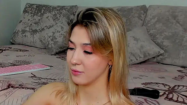 Snapshot of Bella_svon chatting on December 5, 2025, 4:27 pm Bella svon online show from December 5, 2025, 4:27 pm