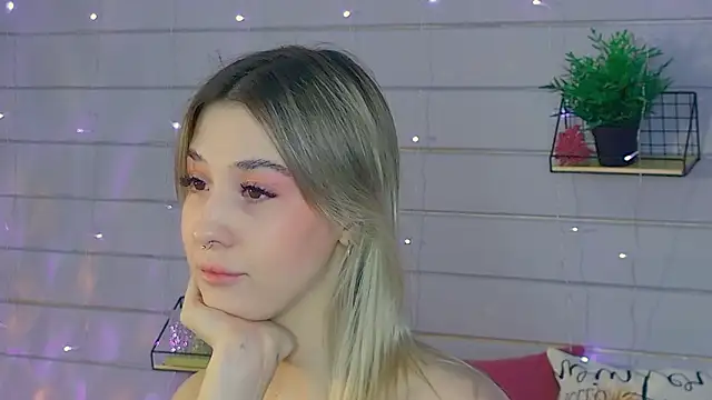 Snapshot of Bella_svon chatting on February 2, 2026, 5:23 pm Bella svon online show from February 2, 2026, 5:23 pm