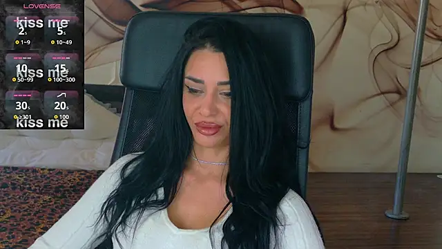 NaomiScarlet online show from November 3, 2025, 9:24 am