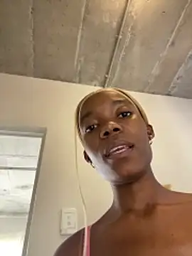 prettydollyy online show from April 11, 2026, 7:38 am