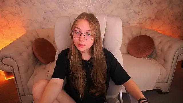 ArrinaWairr online show from September 10, 2025, 6:56 am