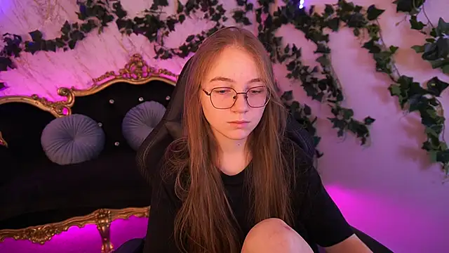 ArrinaWairr online show from October 17, 2025, 8:06 am