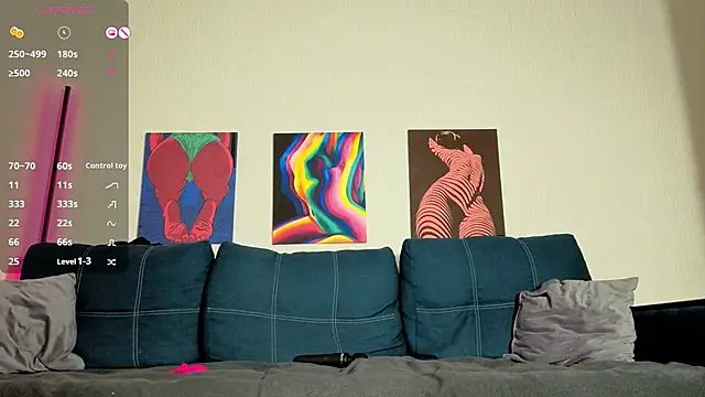 Snapshot of TrixiBell chatting on November 25, 2025, 4:57 am TrixiBell online show from November 25, 2025, 4:57 am