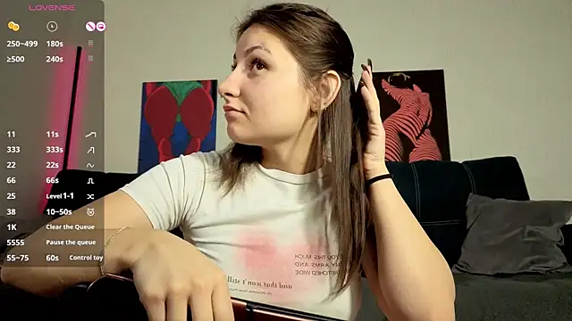 TrixiBell online show from April 3, 2026, 4:52 am