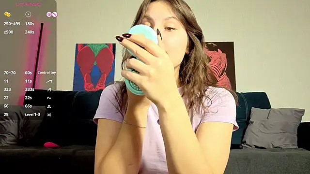 Snapshot of TrixiBell chatting on December 20, 2025, 4:37 am TrixiBell online show from December 20, 2025, 4:37 am