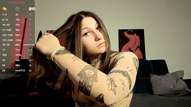 Snapshot of TrixiBell chatting on February 10, 2026, 4:44 am TrixiBell online show from February 10, 2026, 4:44 am