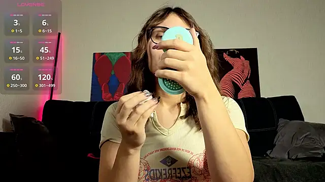 Snapshot of TrixiBell chatting on November 11, 2025, 4:29 am TrixiBell online show from November 11, 2025, 4:29 am