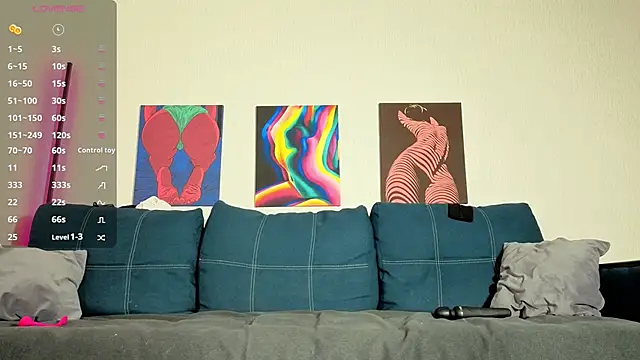 Snapshot of TrixiBell chatting on November 20, 2025, 4:46 am TrixiBell online show from November 20, 2025, 4:46 am