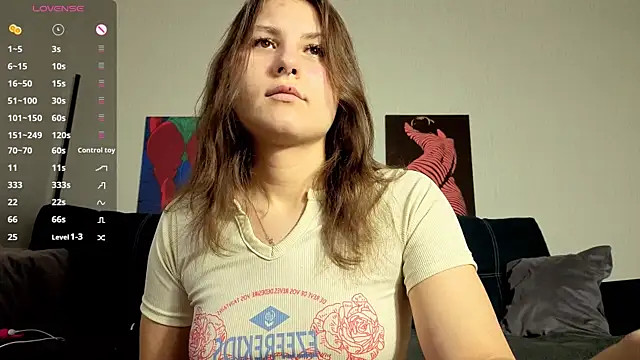 Snapshot of TrixiBell chatting on January 10, 2026, 4:08 am TrixiBell online show from January 10, 2026, 4:08 am