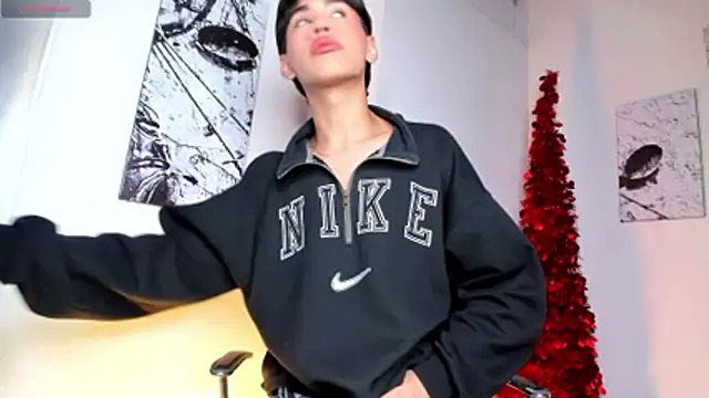 Jim twink online show from December 17, 2025, 7:41 pm