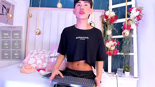 Jim twink online show from December 4, 2025, 7:35 pm