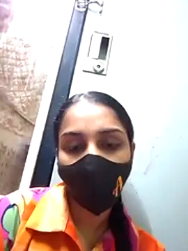 Snapshot of Zoya_G chatting on December 15, 2025, 8:03 pm Zoya G online show from December 15, 2025, 8:03 pm