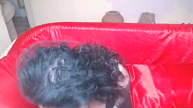 Snapshot of Ambra_ chatting on November 18, 2025, 4:10 pm Ambra online show from November 18, 2025, 4:10 pm