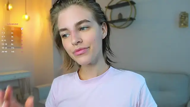 EleneButton online show from September 14, 2025, 1:17 am