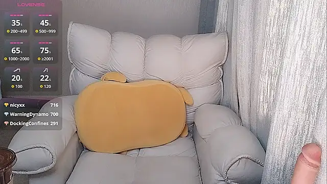 Snapshot of Coco--01 chatting on July 7, 2026, 7:23 am Coco--01 online show from July 7, 2026, 7:23 am
