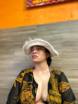 Snapshot of JuanitaMore01 chatting on November 22, 2025, 10:19 pm JuanitaMore01 online show from November 22, 2025, 10:19 pm