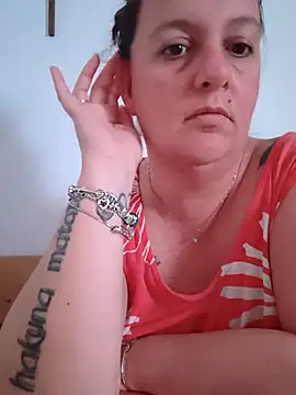 Snapshot of LaReginaNera chatting on April 13, 2026, 8:02 pm LaReginaNera online show from April 13, 2026, 8:02 pm