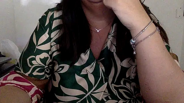 Snapshot of LaReginaNera chatting on July 3, 2026, 12:33 pm LaReginaNera online show from July 3, 2026, 12:33 pm
