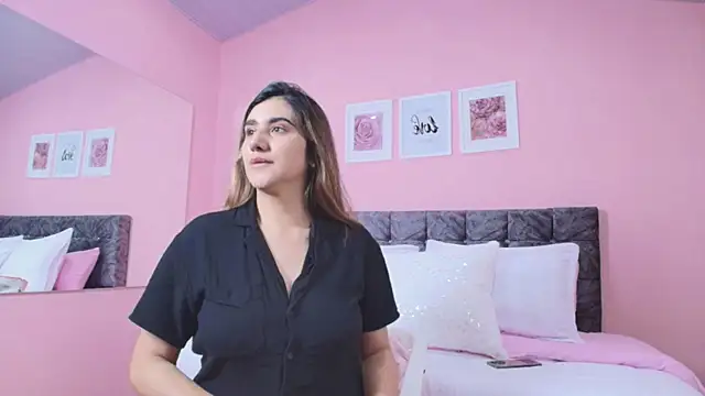 Snapshot of maddie_beauty chatting on November 11, 2025, 9:42 pm maddie beauty online show from November 11, 2025, 9:42 pm