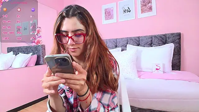 Snapshot of maddie_beauty chatting on December 4, 2025, 8:52 pm maddie beauty online show from December 4, 2025, 8:52 pm