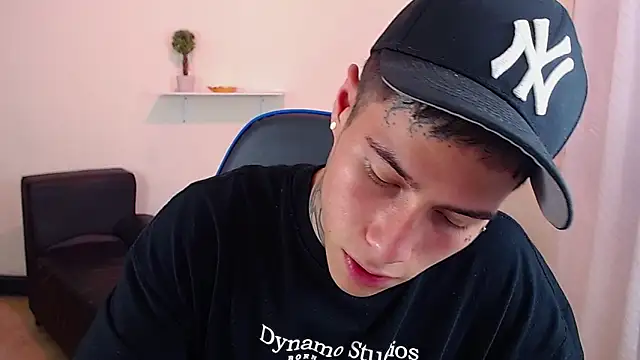 Snapshot of setthomas chatting on February 25, 2026, 10:20 pm setthomas online show from February 25, 2026, 10:20 pm