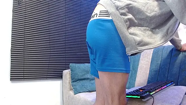 Isaac tan online show from October 4, 2025, 5:09 am