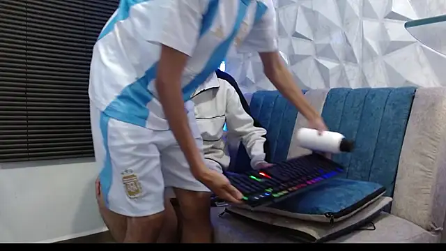 Isaac tan online show from September 21, 2025, 3:11 am