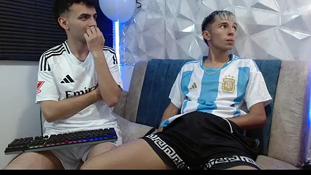 Isaac tan online show from September 18, 2025, 2:03 am