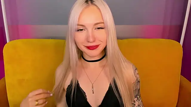 Snapshot of LisaFoxyMe chatting on October 6, 2025, 9:32 am LisaFoxyMe online show from October 6, 2025, 9:32 am