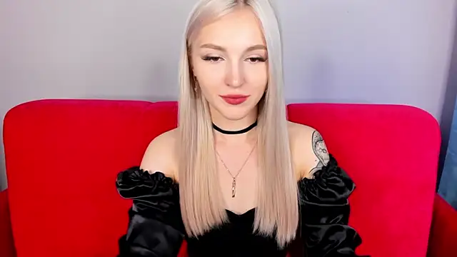 Snapshot of LisaFoxyMe chatting on September 27, 2025, 8:31 am LisaFoxyMe online show from September 27, 2025, 8:31 am