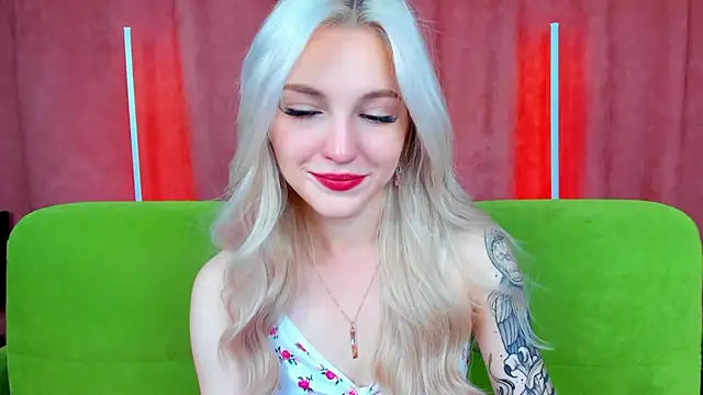 Snapshot of LisaFoxyMe chatting on September 21, 2025, 8:30 am LisaFoxyMe online show from September 21, 2025, 8:30 am