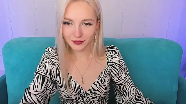 Snapshot of LisaFoxyMe chatting on September 30, 2025, 8:31 am LisaFoxyMe online show from September 30, 2025, 8:31 am
