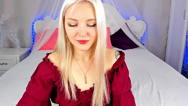 Snapshot of LisaFoxyMe chatting on October 1, 2025, 8:30 am LisaFoxyMe online show from October 1, 2025, 8:30 am