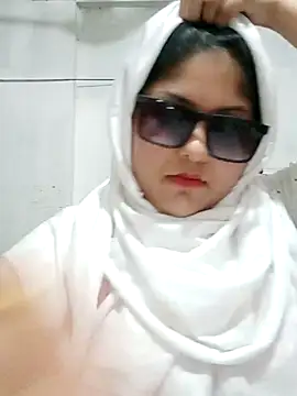 Snapshot of Nusrat-N chatting on February 18, 2026, 3:30 pm Nusrat-N online show from February 18, 2026, 3:30 pm