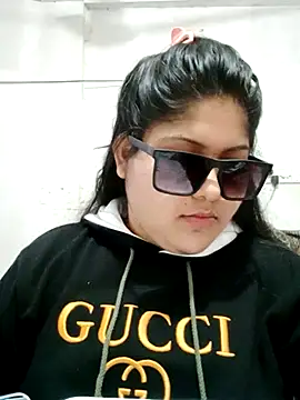 Snapshot of Nusrat-N chatting on December 18, 2025, 5:56 am Nusrat-N online show from December 18, 2025, 5:56 am