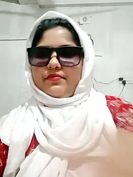 Snapshot of Nusrat-N chatting on February 17, 2026, 2:58 pm Nusrat-N online show from February 17, 2026, 2:58 pm