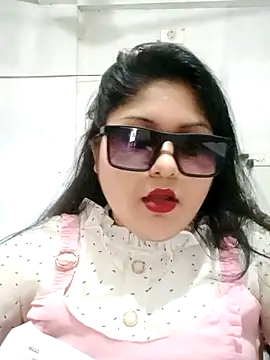 Snapshot of Nusrat-N chatting on December 19, 2025, 9:55 am Nusrat-N online show from December 19, 2025, 9:55 am